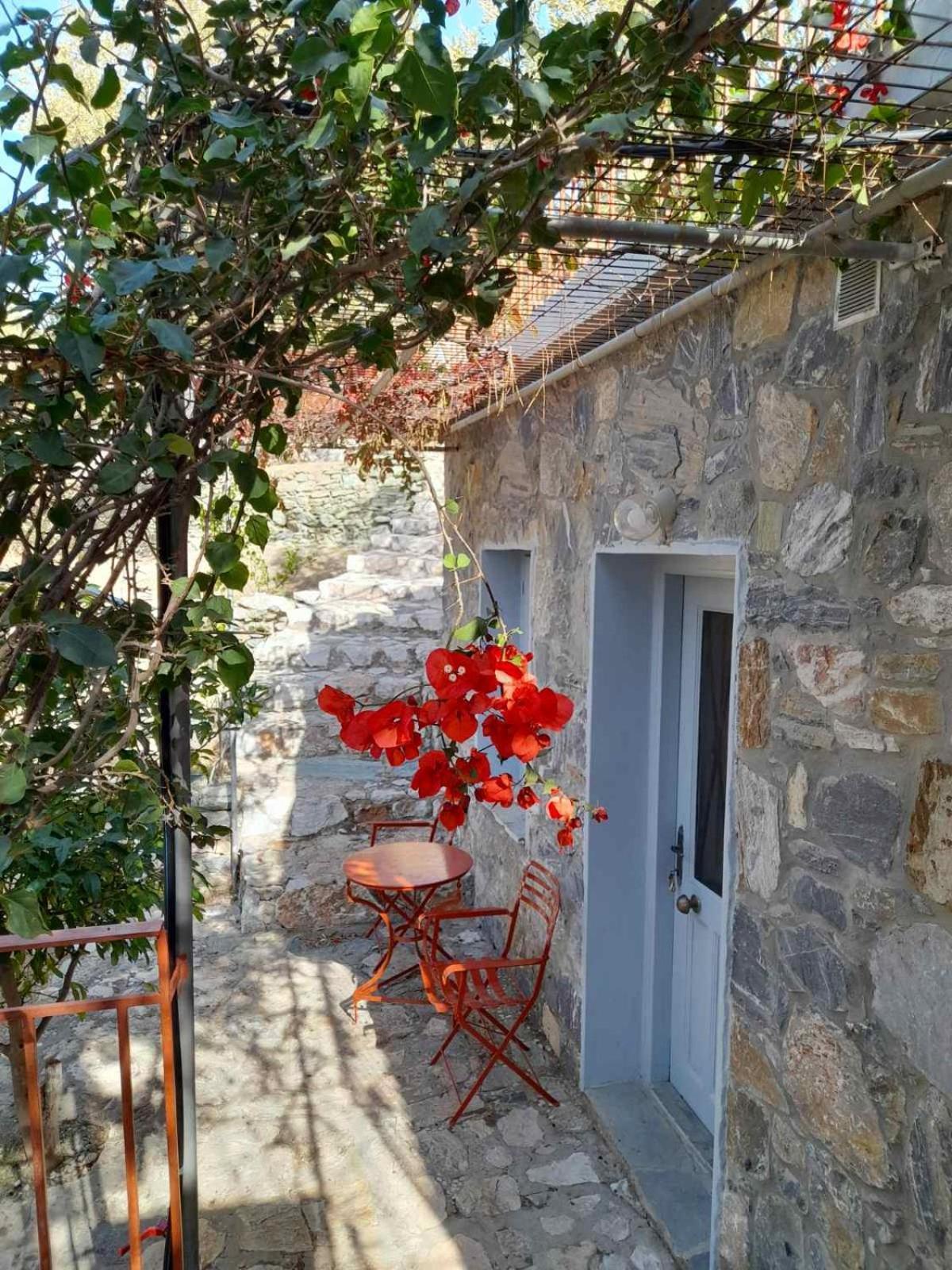 Δωμάτια Κόκκινος Πύργος Plomari Exterior foto